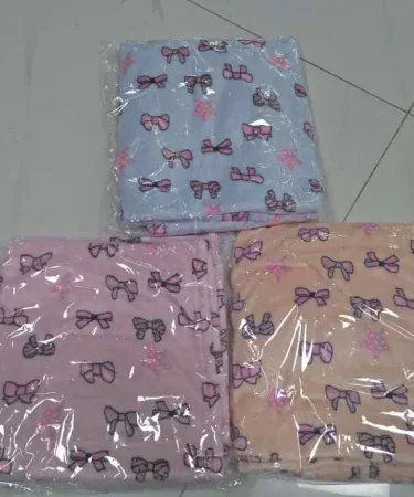 Kids AC blanket made of soft wool, perfect for keeping children comfortable in air‑conditioned rooms, displayed folded on a child’s bed, imagecaption=Kids AC blanket – cozy wool comfort for children, available on Khareedo/Kharedo.