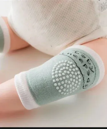 Baby wearing elastic anti‑slip knee pads for crawling safety