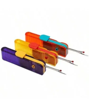 Foldable plastic handle sewing seam ripper tool in random colours, perfect for tailors and DIY sewing projects, imagecaption=Random colour sewing seam ripper (mix) – versatile, foldable, and ideal for precise thread removal.