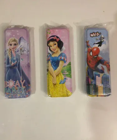 Geometry metal box with colorful cartoon characters – school geometry set, imagecaption=Durable metal geometry box featuring fun cartoon characters, perfect for students and professionals.