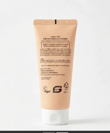 Foam Cleansing – Peach & Apple foaming face wash by Khareedo, featuring peach and apple extracts, gentle bubbles on a clean white background , imagecaption=Foam Cleansing – Peach & Apple – Refreshing foaming cleanser available on Khareedo | Kharedo with Check on Delivery service ,