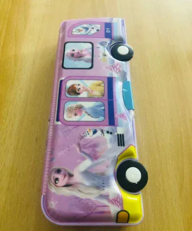 Fancy Pencil Box for kids with cartoon characters – vibrant colors and compartments, imagecaption=Colorful cartoon‑themed pencil box perfect for school.