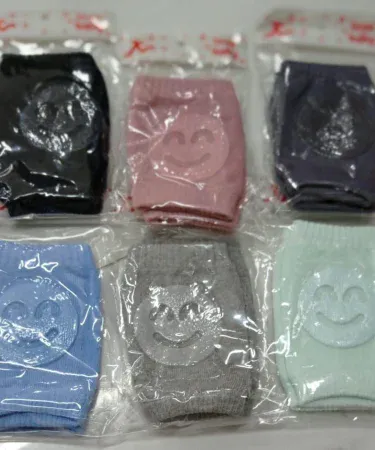Baby knee pads – elastic anti‑slip pads protecting infant knees while crawling, imagecaption=Soft, breathable baby knee pads with silicone grip for safe crawling – available on Khareedo & Kharedo,