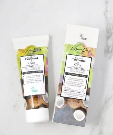 Grace Day Real Fresh Cleansing Foam – Coconut & Cica moisturizing facial cleanser, suitable for dry and sensitive skin