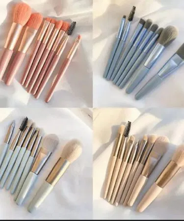 8‑Piece Mini Makeup Brush Set – compact travel beauty brushes on a white background, imagecaption=Compact 8‑Piece Mini Makeup Brush Set perfect for on‑the‑go makeup application.