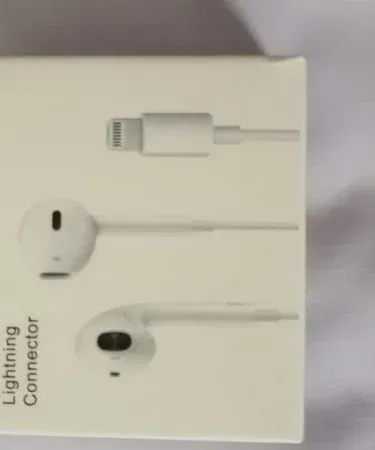 Lightning Connector Handsfree Original Earphone – stereo handfree with built‑in microphone and remote control, water‑resistant design