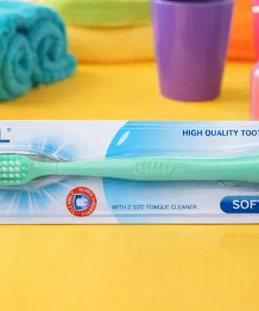 GORAL soft toothbrush with built‑in tongue cleaner – ultra‑soft bristles, ergonomic non‑slip handle, suitable for adults and kids