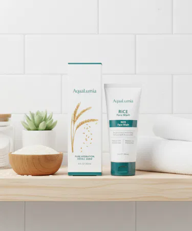AquaLumia Rice Facewash 100ml tube with premium laminated finish and flip‑top cap, showcasing the product’s sleek packaging and Luminara branding.