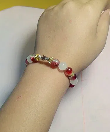 Premium beaded bracelet for girls – stylish & elegant jewelry, lightweight and comfortable, perfect for daily wear and special occasions, Khareedo Kharedo Pakistan, imagecaption=Elegant Premium Beaded Bracelet for Girls – shop now on Khareedo & Kharedo with Check‑on‑Delivery service.