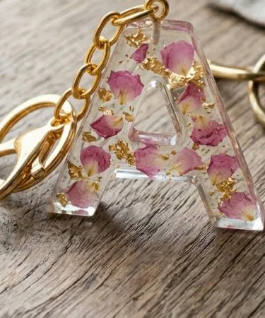 Personalized customized resin key chain with engraved name and vibrant colors, perfect for gifts and branding. , imagecaption=Custom Resin Key Chain – Unique Design, High‑Quality Material, Available at Khareedo & Kharedo with COD.