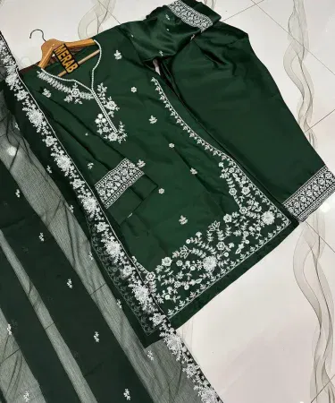 Green embroidered 3‑piece women’s dress set – cotton shirt, shalwar and chiffon dupatta on a white background