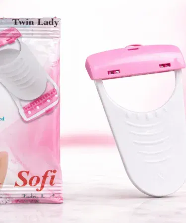 Platinum‑coated stainless steel single‑edge body razor for smooth, irritation‑free hair removal