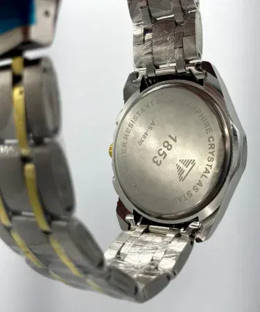 Classic men's stainless steel chain strap watch in golden and silver colors, imagecaption=Elegant classic watch featuring quartz movement, water resistance, and a stylish chain strap.