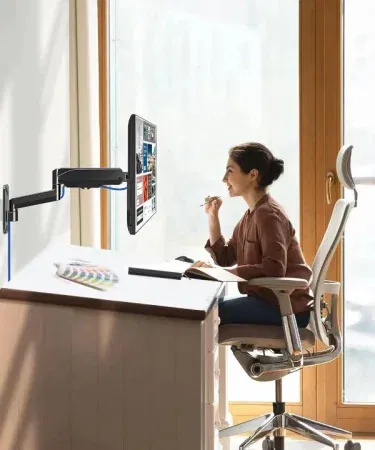 KLC-M520 Sporte Monitor Mount for 17"-35" TV and Monitor mounted on a wall in a modern living room
