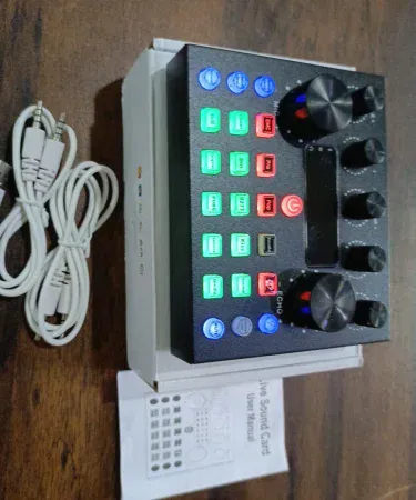 V8s Sound Card with 2 mic inputs, USB interface, black metal design for live streaming and karaoke