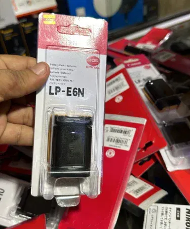 Canon EOS LP‑E6/N DSLR camera battery compatible with 60D, 70D, 80D, 90D, 5D series – high‑capacity rechargeable battery, imagecaption=Canon EOS LP‑E6/N battery – reliable power for your DSLR, suitable for multiple Canon models.