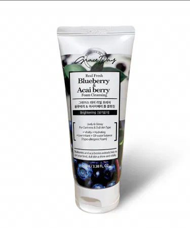 Foam Cleansing – Blueberry & Acai Berry face wash in a sleek white bottle with fresh blueberries and acai berries beside it, imagecaption=Khareedo | Kharedo’s antioxidant‑rich Blueberry & Acai Berry foam cleanser – buy now with Check on Delivery.