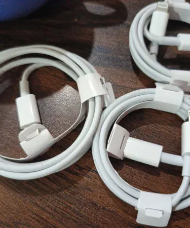 Original USB‑C to Lightning Cable 1 M fast charging PD adapter for iPhone and iPad, Apple certified, braided design, high‑speed data transfer, suitable for Pakistani users, imagecaption=Original USB‑C to Lightning Cable 1 M – fast charging and data transfer for iPhone & iPad, available on Khareedo & Kharedo across Pakistan.