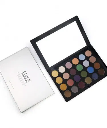 Etude Color Eye Shadow Kit – vibrant palette of 12 shades for stunning eye makeup, imagecaption=Etude Color Eye Shadow Kit – perfect for creating bold and subtle looks.