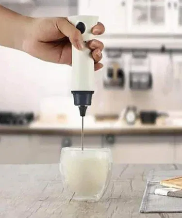 Rechargeable coffee frother handheld USB‑rechargeable milk frother with stainless‑steel whisk creating creamy foam,imagecaption=Handheld rechargeable coffee frother – perfect for cappuccino, latte, milkshake and travel.