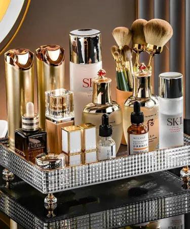 Luxury Cosmetics Perfume Organizer Tray – multi‑functional makeup storage tray with compartments for perfume, skincare, and jewelry on an elegant vanity table