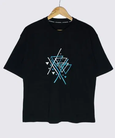 Black men's T‑shirt – S/M/L – Khareedo & Kharedo , imagecaption=Mens black T‑shirt available in sizes S, M, L on Khareedo | Kharedo online store ,