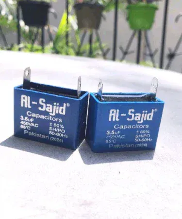 3.5 microfarad fan capacitor replacement part for electric motors sold in Pakistan