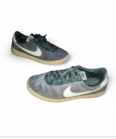 Pre-loved Nike casual sneakers size EUR 42.5 original style comfortable everyday shoes Pakistan