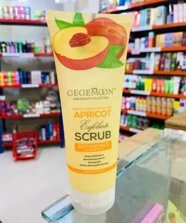 GEGEMOON Apricot Exfoliating Scrub 200ml for deep cleansing and glowing skin in Pakistan.