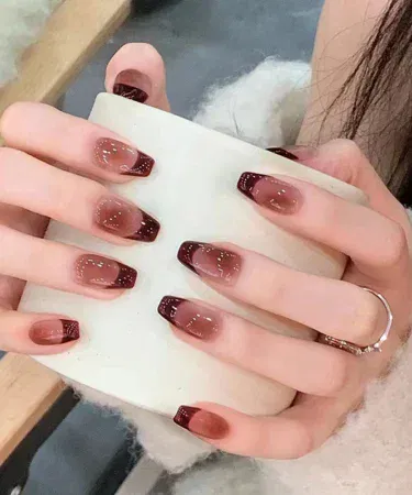 Pack of 12 press on artificial nails with glue for girls and women, nail art, sold in Pakistan