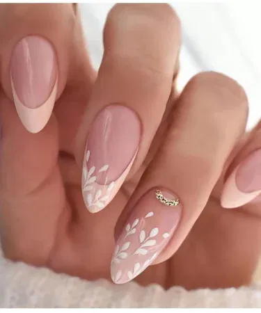 Pack of 12 artificial press-on nails for girls, mid-length wearing armor, ABS material, available in Pakistan
