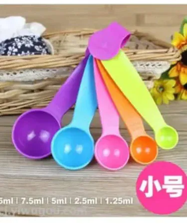5 piece multicolor plastic measuring spoon set for kitchen and baking, sold in Pakistan