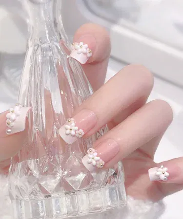 12 piece set of artificial nails for girls with glue, DIY art nails, variety of stylish designs for Pakistan