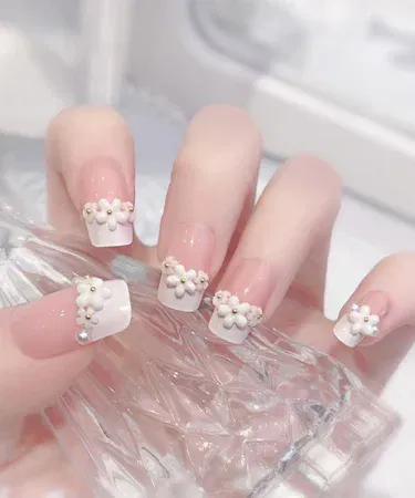 12 piece set of artificial nails for girls with glue, DIY art nails, variety of stylish designs for Pakistan