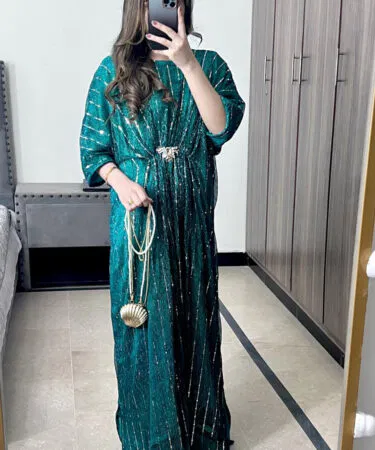 Kaaftan's traditional Pakistani attire for women, elegant and stylish, available on Khareedo.