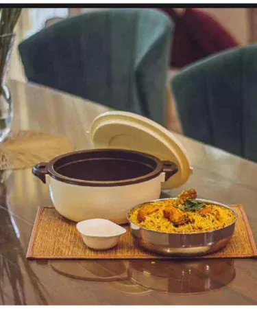 Extra Large 4000ml stainless steel hot pot food warmer for roti and snacks, random colors, sold in Pakistan