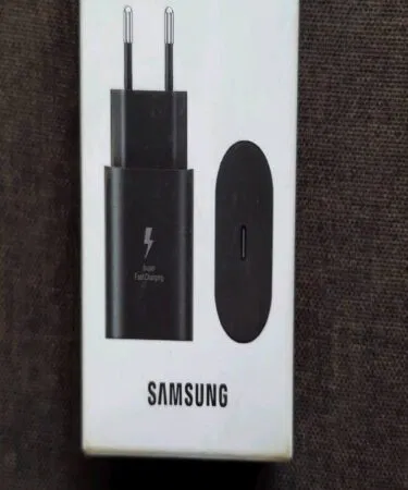 Samsung 25W PD fast charger adapter with USB-C port, black, sold in Pakistan