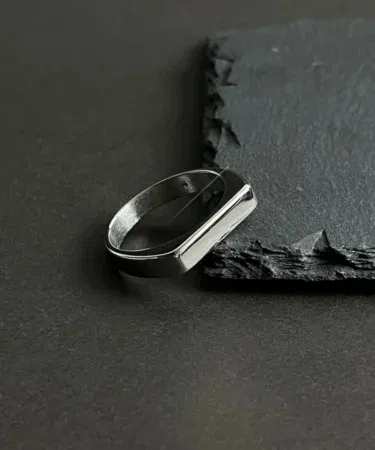 Beautiful Italian unisex ring for men and women, elegant design, available in Pakistan.