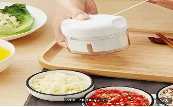 Manual kitchen food chopper with 900ml capacity and stainless steel blades, sold in Pakistan.