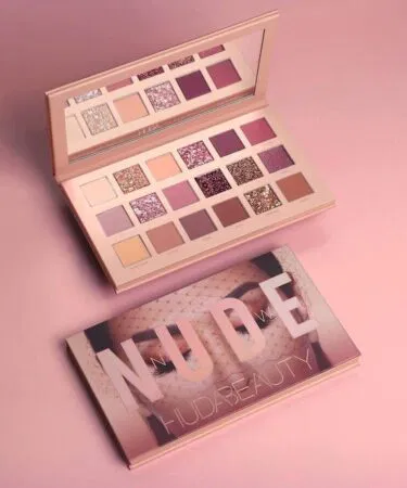 2 in 1 Eyeliner and Eyeshadow kit for sale in Pakistan on Khareedo
