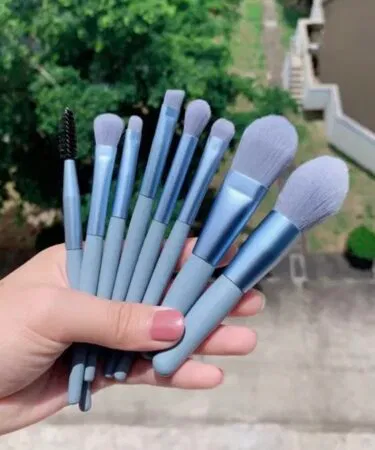 8pcs mini travel makeup brush set for face and eye application, soft synthetic bristles, perfect for Pakistan
