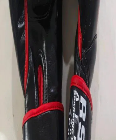 Rival custom cowhide leather boxing gloves for sparring and kickboxing, 16oz, unisex, sold in Pakistan