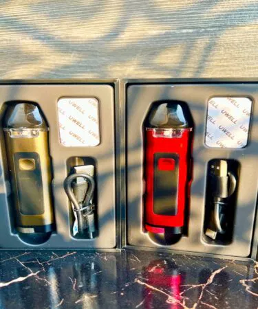 UWELL Crown D 35W rechargeable pod kit with large display screen, 1100mAh battery, sold in Pakistan